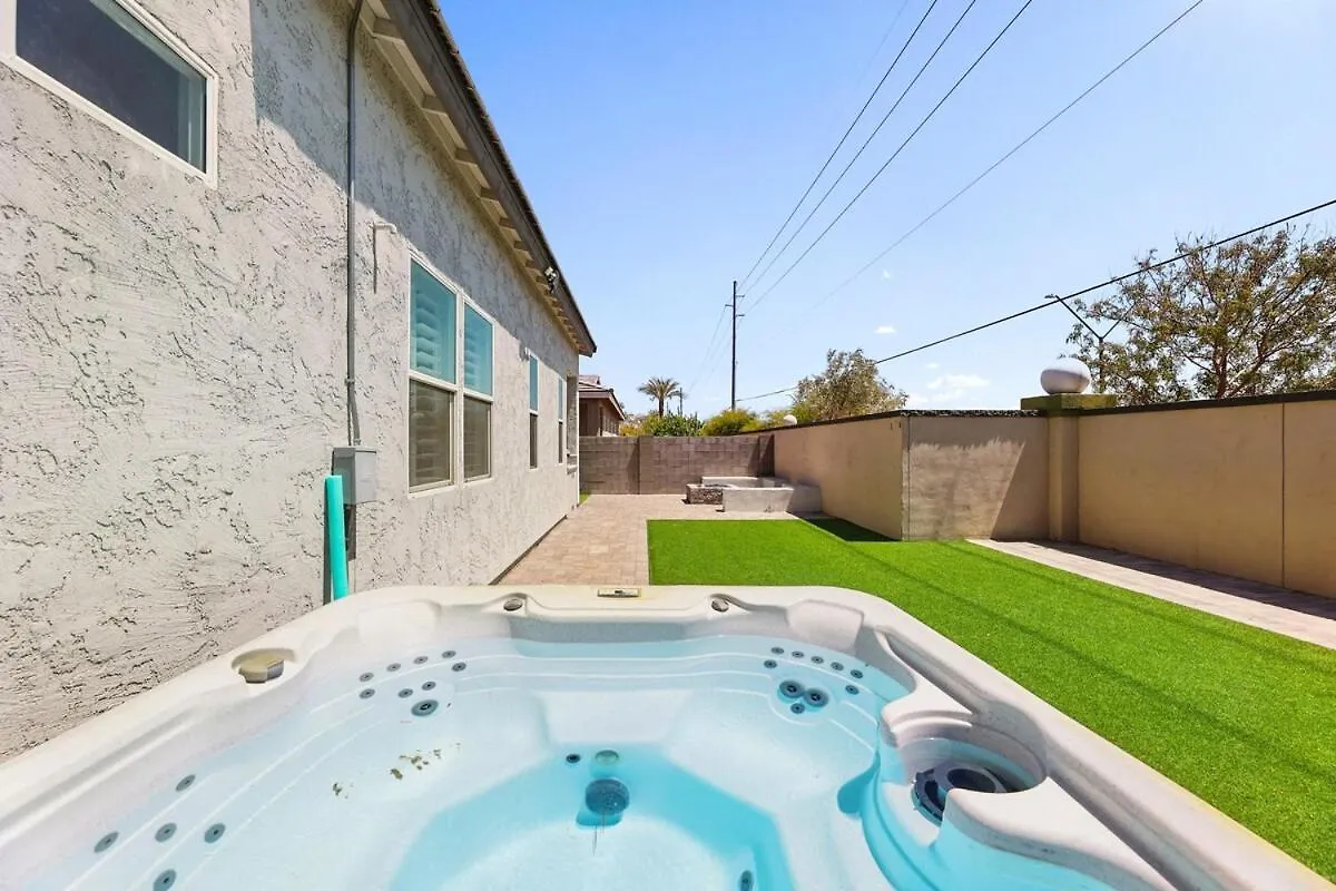 Holiday home Goodyear Getaway W Hot Tub And 6 Min From Ball Park!