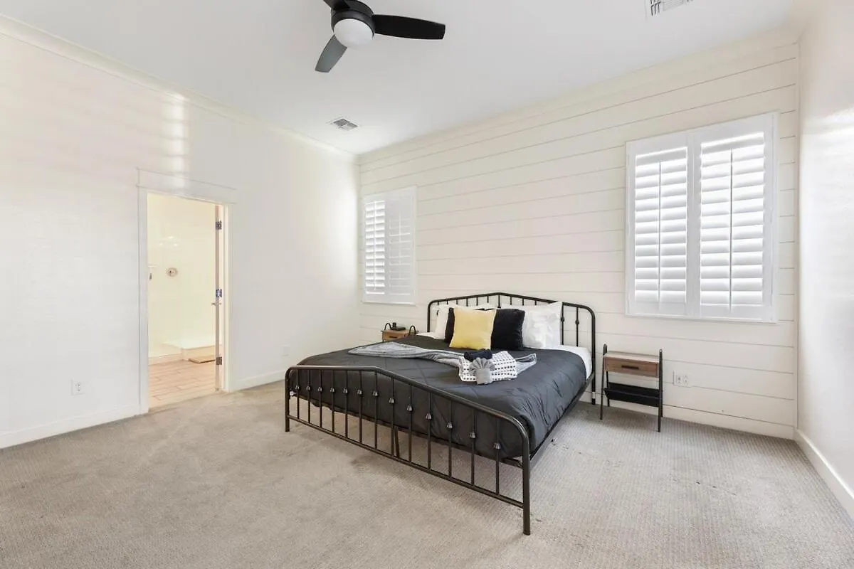 Goodyear Getaway W Hot Tub And 6 Min From Ball Park! Holiday home