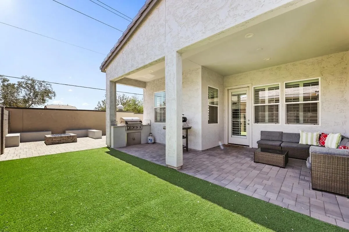Goodyear Getaway W Hot Tub And 6 Min From Ball Park!